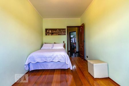 Casa à venda com 180m², 3 quartos e 4 vagas Casa à venda com 180m², 3 quartos e 4 vagasQuarto 1