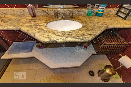 Casa à venda com 180m², 3 quartos e 4 vagas Casa à venda com 180m², 3 quartos e 4 vagasBanheiro da Suíte