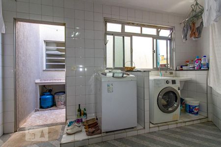 Casa à venda com 180m², 3 quartos e 4 vagas Casa à venda com 180m², 3 quartos e 4 vagasLavanderia