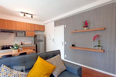 Sala e cozinha de apartamento à venda com 1 quarto, 44m² em Jardim Tupanci, Barueri
