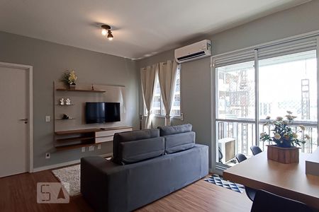 Sala e cozinha de apartamento à venda com 1 quarto, 44m² em Jardim Tupanci, Barueri