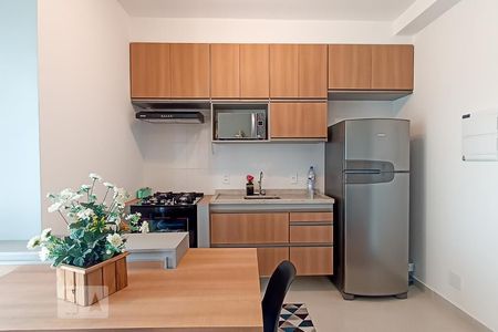 Sala e cozinha de apartamento à venda com 1 quarto, 44m² em Jardim Tupanci, Barueri
