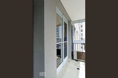 Varanda e área de serviço de apartamento à venda com 1 quarto, 44m² em Jardim Tupanci, Barueri