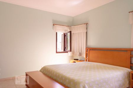 Suíte de casa para alugar com 4 quartos, 335m² em Vila Monumento, São Paulo