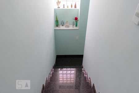 Casa para alugar com 335m², 4 quartos e 6 vagasEscada