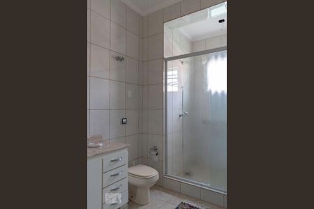 Casa para alugar com 335m², 4 quartos e 6 vagasBanheiro Corredor
