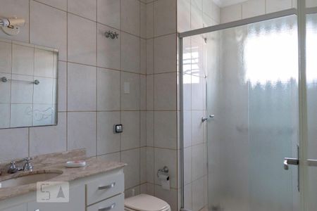 Casa para alugar com 335m², 4 quartos e 6 vagasBanheiro Corredor