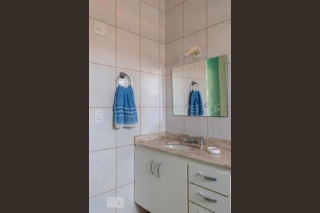 Casa para alugar com 335m², 4 quartos e 6 vagasBanheiro Corredor