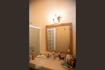 Apartamento à venda com 110m², 3 quartos e sem vaga Apartamento à venda com 110m², 3 quartos e sem vagaBanheiro