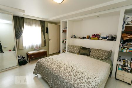 Casa à venda com 450m², 4 quartos e 6 vagas Casa à venda com 450m², 4 quartos e 6 vagassuíte-2