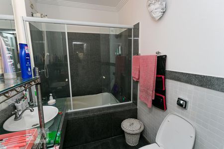 Casa à venda com 450m², 4 quartos e 6 vagas Casa à venda com 450m², 4 quartos e 6 vagasBanheiro Suíte-1