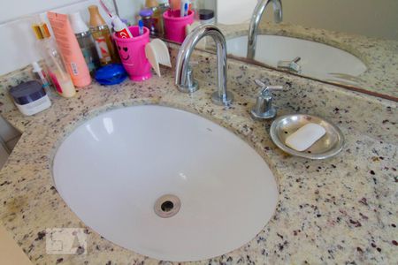 Apartamento para alugar com 74m², 2 quartos e 1 vagaBanheiro da Suite