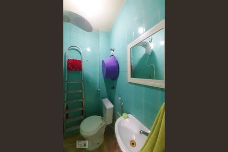 Apartamento à venda com 85m², 2 quartos e 2 vagasBanheiro de Serviço