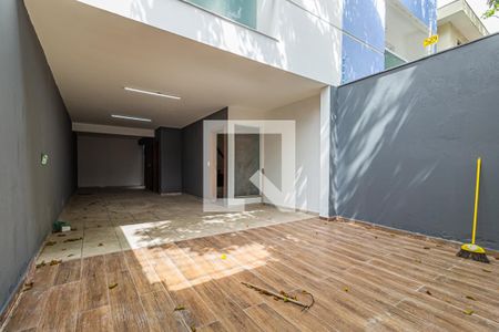 Casa à venda com 140m², 3 quartos e 4 vagas Casa à venda com 140m², 3 quartos e 4 vagasGaragem