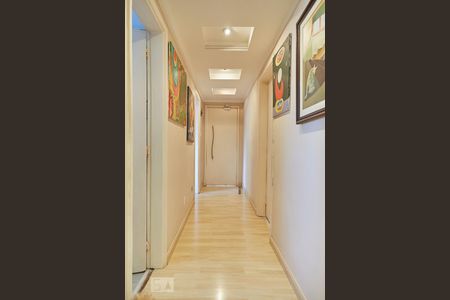 Apartamento à venda com 140m², 3 quartos e 1 vagaCorredor