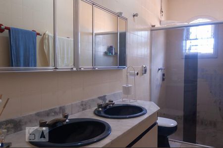 Casa à venda com 360m², 3 quartos e 3 vagasBanheiro da Suíte 2