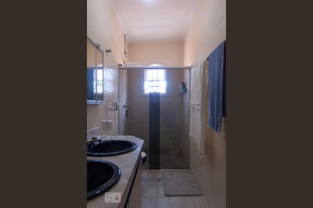 Casa à venda com 360m², 3 quartos e 3 vagasBanheiro da Suíte 2