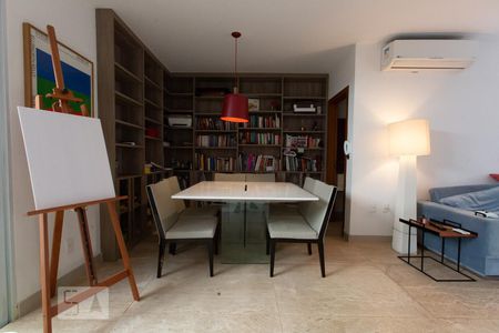 Sala de casa de condomínio para alugar com 3 quartos, 140m² em Itaim Bibi, São Paulo