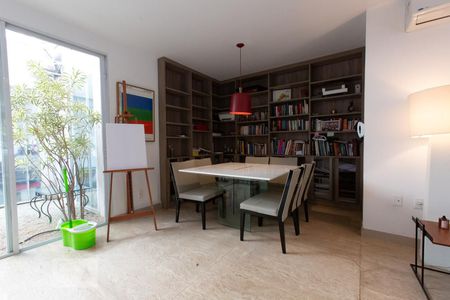 Sala de casa de condomínio para alugar com 3 quartos, 140m² em Itaim Bibi, São Paulo