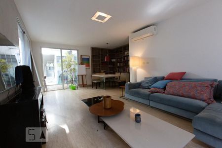 Sala de casa de condomínio para alugar com 3 quartos, 140m² em Itaim Bibi, São Paulo