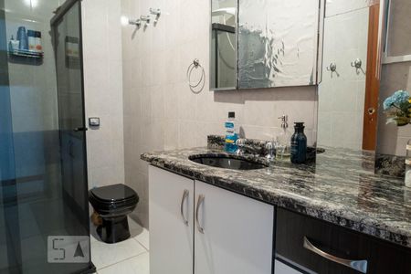 Banheiro de casa à venda com 2 quartos, 100m² em Vila Paulicéia, São Paulo