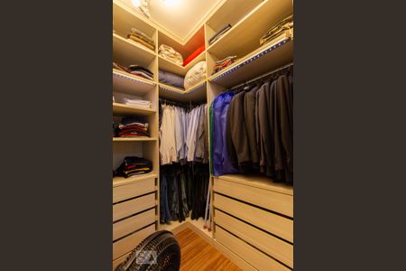 Apartamento para alugar com 220m², 3 quartos e 3 vagas Apartamento para alugar com 220m², 3 quartos e 3 vagasCloset da Suíte 1