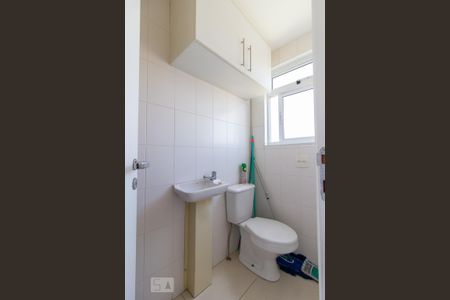 Banheiro de Serviço de apartamento para alugar com 3 quartos, 220m² em Santo Amaro, São Paulo