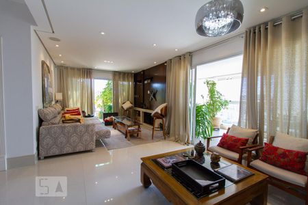 Apartamento para alugar com 220m², 3 quartos e 3 vagas Apartamento para alugar com 220m², 3 quartos e 3 vagasSala