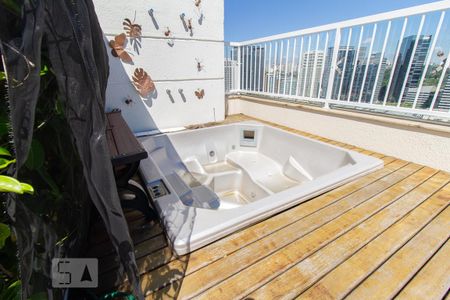Apartamento para alugar com 220m², 3 quartos e 3 vagas Apartamento para alugar com 220m², 3 quartos e 3 vagasJacuzzi