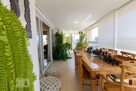 Apartamento para alugar com 220m², 3 quartos e 3 vagas Apartamento para alugar com 220m², 3 quartos e 3 vagasVaranda