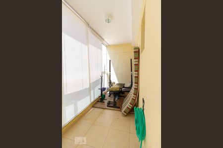 Apartamento para alugar com 220m², 3 quartos e 3 vagas Apartamento para alugar com 220m², 3 quartos e 3 vagasVaranda