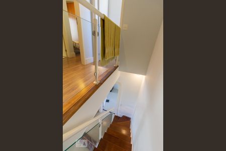 Apartamento para alugar com 220m², 3 quartos e 3 vagas Apartamento para alugar com 220m², 3 quartos e 3 vagasEscadas