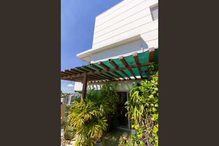 Apartamento para alugar com 220m², 3 quartos e 3 vagas Apartamento para alugar com 220m², 3 quartos e 3 vagasVaranda
