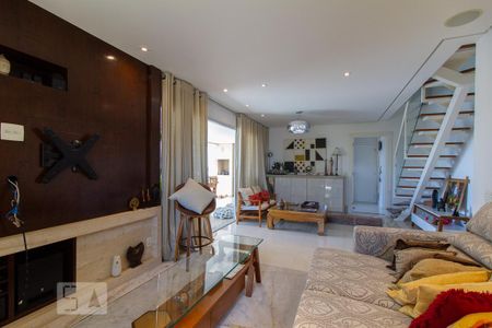 Apartamento para alugar com 220m², 3 quartos e 3 vagas Apartamento para alugar com 220m², 3 quartos e 3 vagasSala