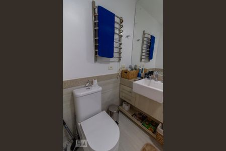 Apartamento para alugar com 220m², 3 quartos e 3 vagas Apartamento para alugar com 220m², 3 quartos e 3 vagasBanheiro da Suíte 1