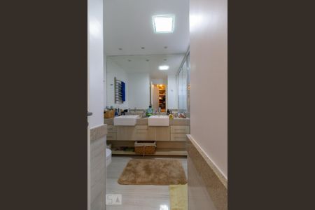 Apartamento para alugar com 220m², 3 quartos e 3 vagas Apartamento para alugar com 220m², 3 quartos e 3 vagasBanheiro da Suíte 1