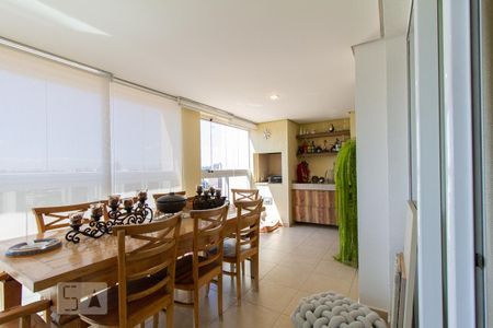 Apartamento para alugar com 220m², 3 quartos e 3 vagas Apartamento para alugar com 220m², 3 quartos e 3 vagasVaranda
