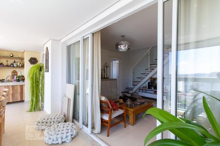 Apartamento para alugar com 220m², 3 quartos e 3 vagas Apartamento para alugar com 220m², 3 quartos e 3 vagasVaranda