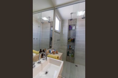 Apartamento para alugar com 220m², 3 quartos e 3 vagas Apartamento para alugar com 220m², 3 quartos e 3 vagasBanheiro da Suíte 1