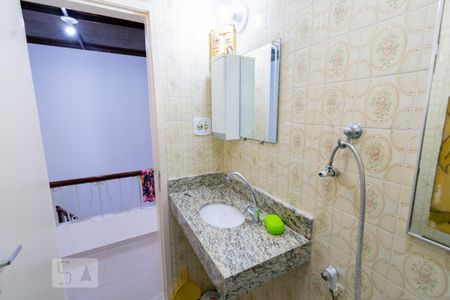 Casa de condomínio à venda com 175m², 3 quartos e 2 vagas Casa de condomínio à venda com 175m², 3 quartos e 2 vagasBanheiro Social