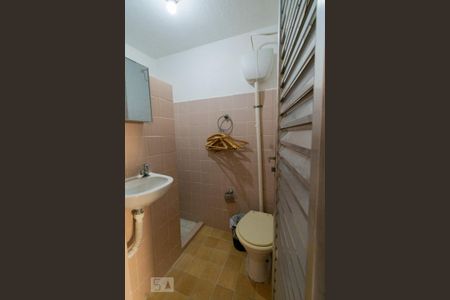 Casa de condomínio à venda com 175m², 3 quartos e 2 vagas Casa de condomínio à venda com 175m², 3 quartos e 2 vagasBanheiro de Serviço