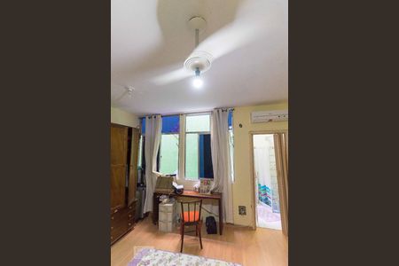 Casa à venda com 300m², 5 quartos e sem vagaSuíte 2 - Ventilador