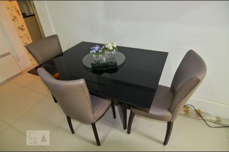 Apartamento à venda com 70m², 2 quartos e sem vagaSala