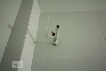 Banheiro de kitnet/studio para alugar com 1 quarto, 25m² em Liberdade, São Paulo