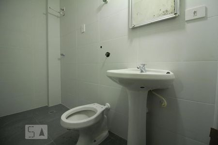 Banheiro de kitnet/studio para alugar com 1 quarto, 25m² em Liberdade, São Paulo
