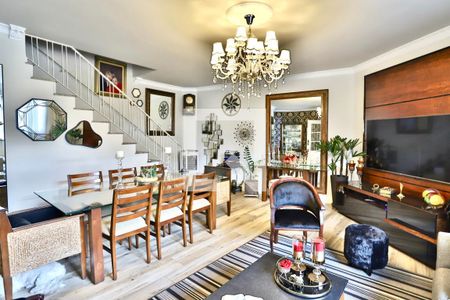 Sala de casa à venda com 3 quartos, 240m² em Vila Bertioga, São Paulo