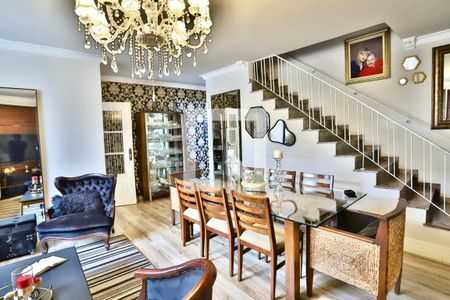 Sala de casa à venda com 3 quartos, 240m² em Vila Bertioga, São Paulo