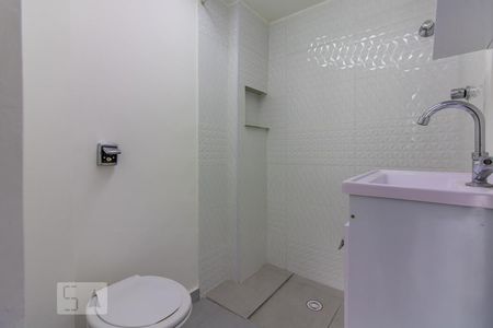 Banheiro de kitnet/studio para alugar com 1 quarto, 30m² em Vila Buarque, São Paulo