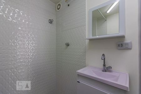 Banheiro de kitnet/studio para alugar com 1 quarto, 30m² em Vila Buarque, São Paulo