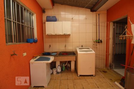 Casa à venda com 72m², 2 quartos e 1 vagaÁrea de serviço
